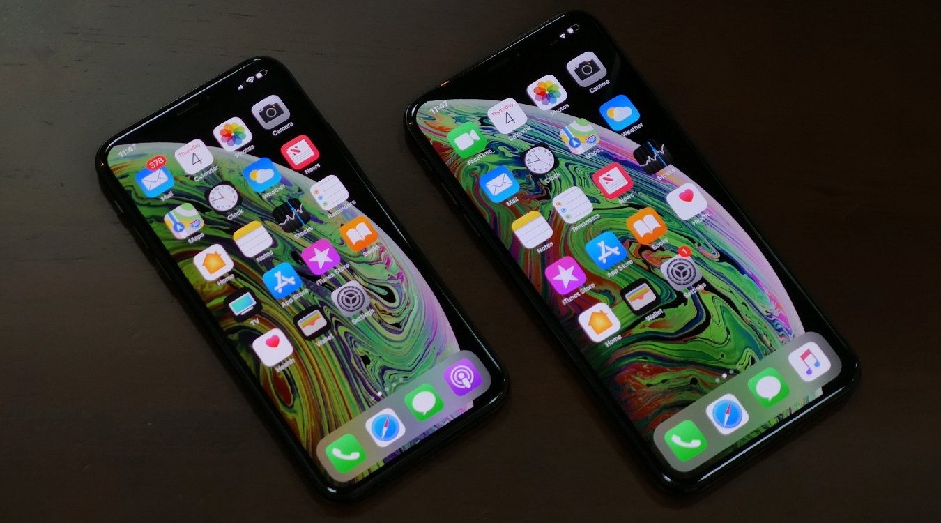 iPhone-XS-and-iPhone-XS-Max-on-table