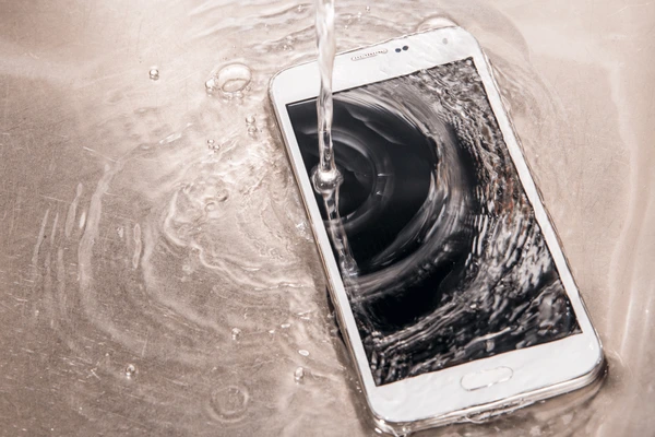 What to do if the phone is water-damaged